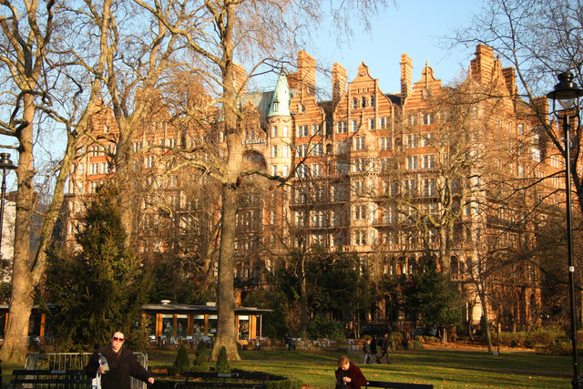 File:Hotel Russell - geograph.org.uk - 3256215.jpg